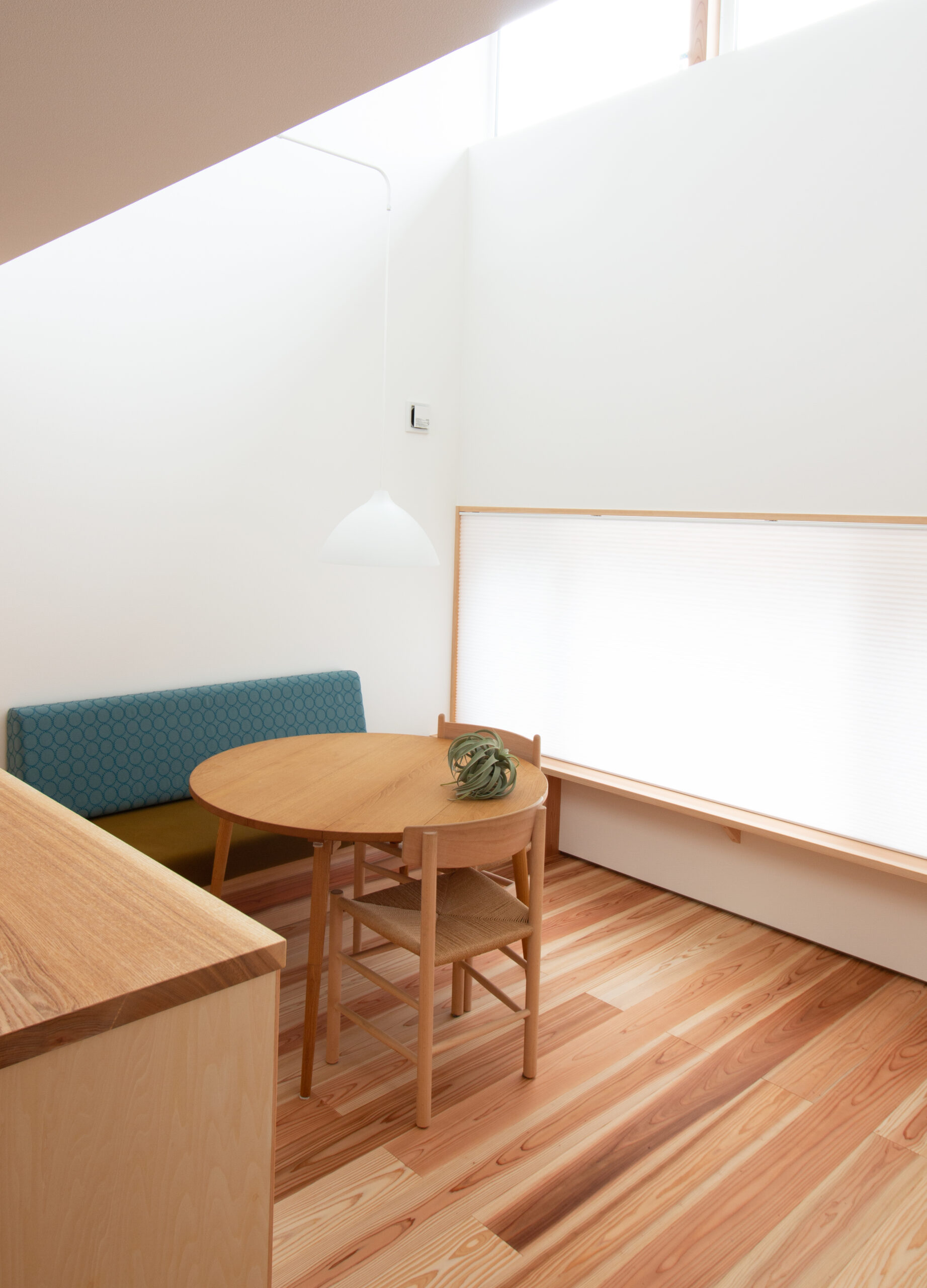 木の家の落ち着いたダイニング空間